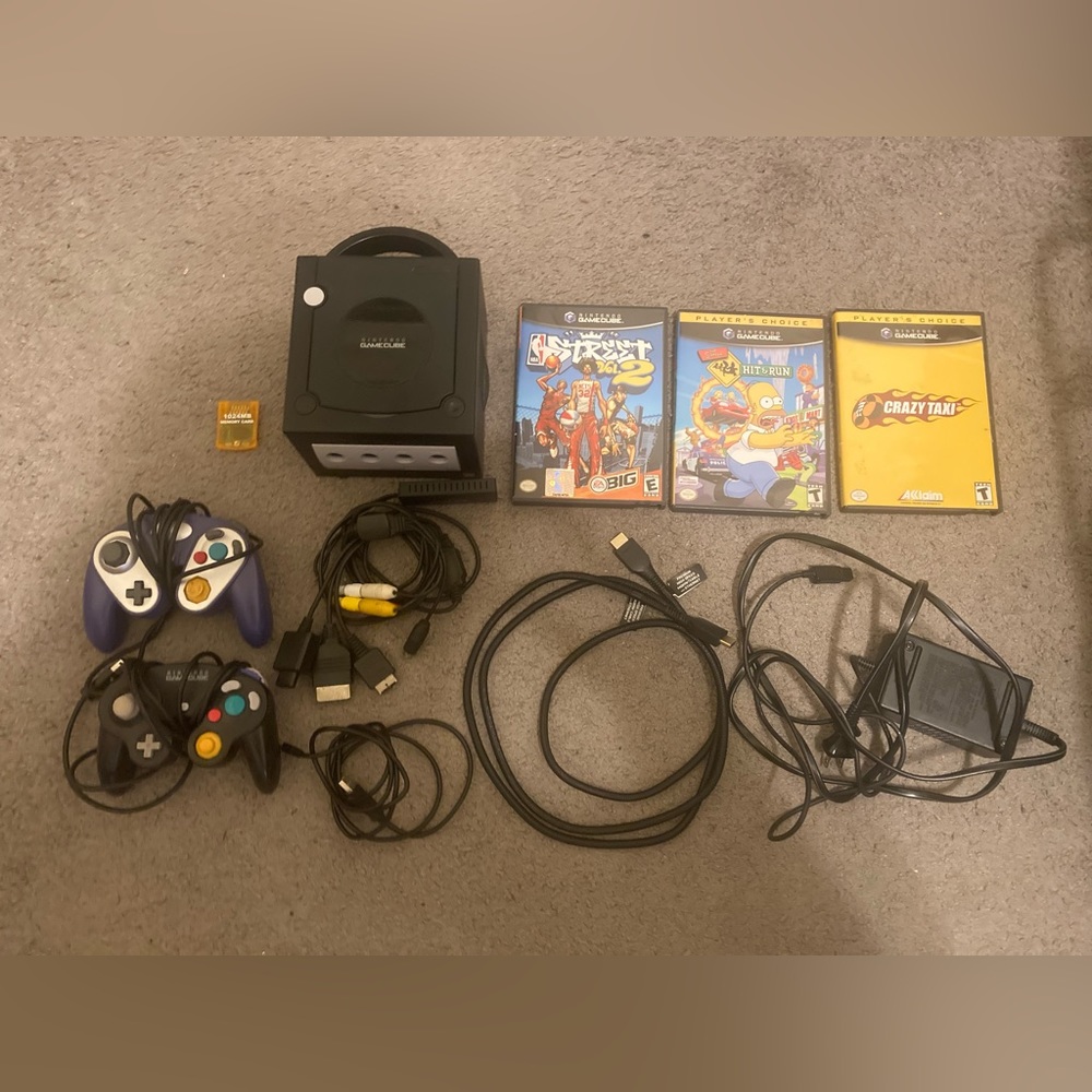 Nintendo GameCube Console Lot; 3 games, 2 controllers, memory card, hdmi adapter